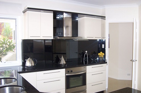 Kính Màu Ốp Bếp Màu Đỏ 1