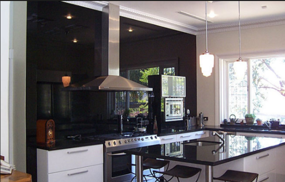 Kính Màu Ốp Bếp Màu Đỏ 2