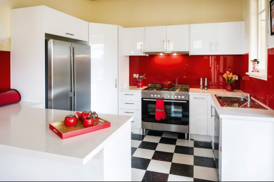 Kính Ốp Bếp Màu Đỏ Mận