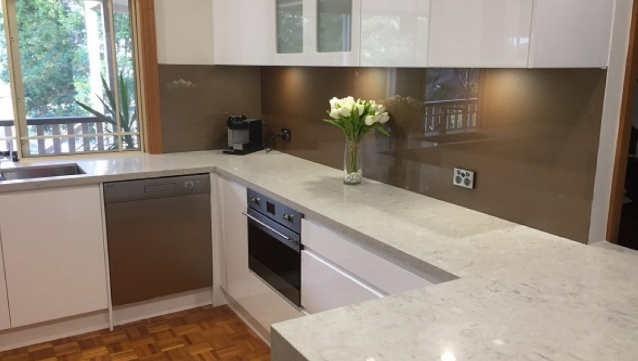 Kính Ốp Bếp Màu Nâu Cafe 2