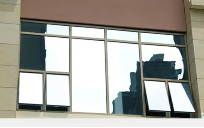 Kính phản quang trong nhà