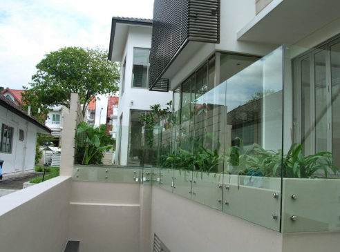 Lan Can Kính Cường Lực Sự Mới Lạ Trong Ngôi Nhà