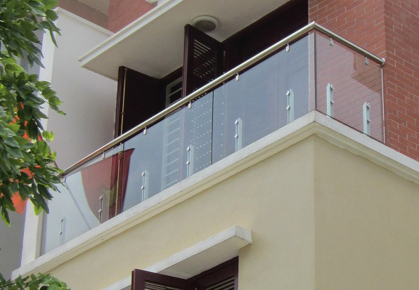 lan can kính cường lực