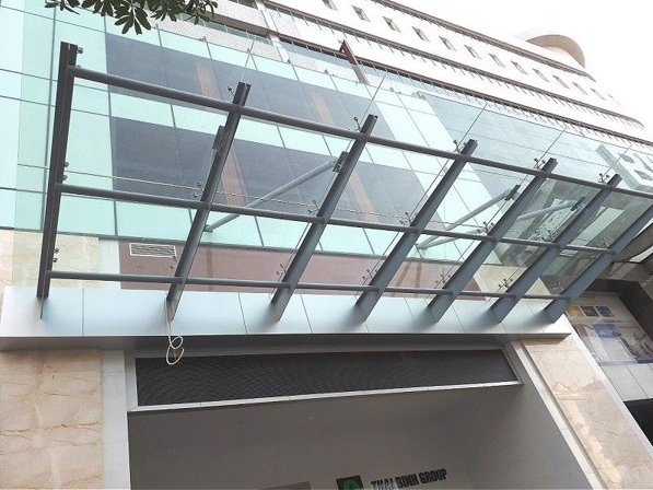 Lưu ý khi lắp đặt mái che kính