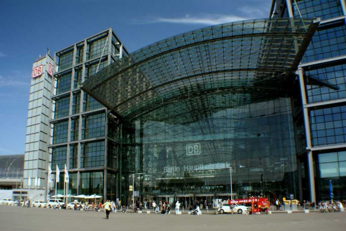 Mái kính vòm cong kết hợp chân spider 3