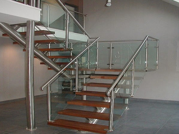 Báo giá lan can kính trụ inox