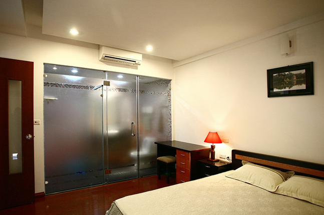 Vách ngăn phòng tắm kính tại HÀ Nội 1