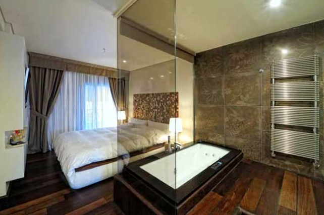 Vách tắm kính cường lực Hà Nội