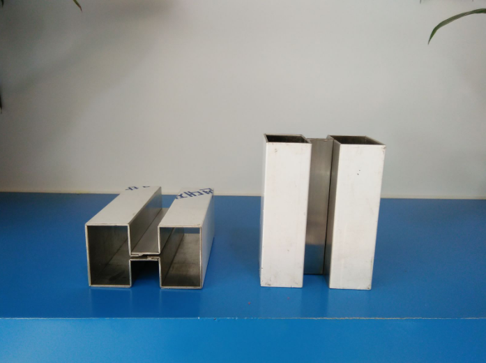 U inox vách kính phòng tắm 1