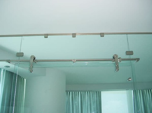 Ứng dụng cửa kính trượt treo