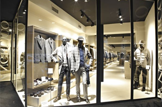 Vách kính đẹp cho shop 1