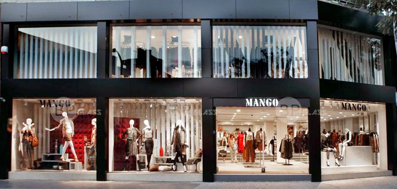 Vách kính đẹp cho shop 4