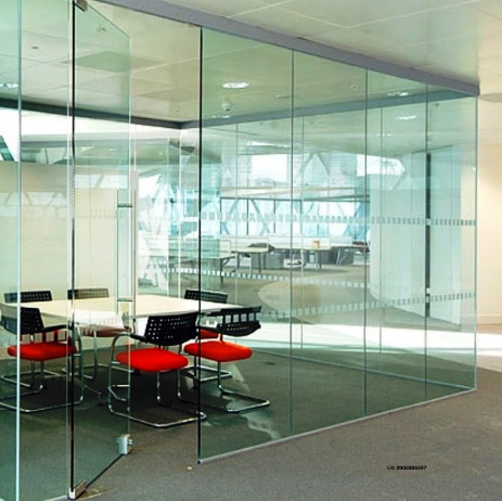 Vách kính cường lực khung nhôm