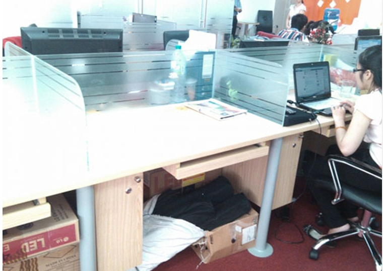 Vách ngăn bàn làm việc