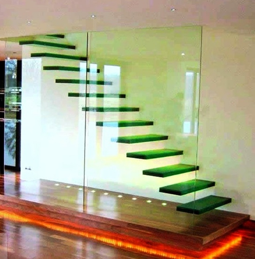 Vách ngăn kính cầu thang