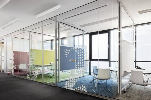 vách ngăn kính cường lực phòng khách đẹp