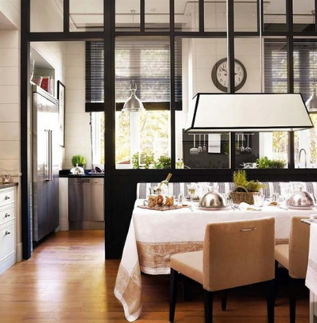 vach-ngan-kinh-phong-khach-va-bep-dep