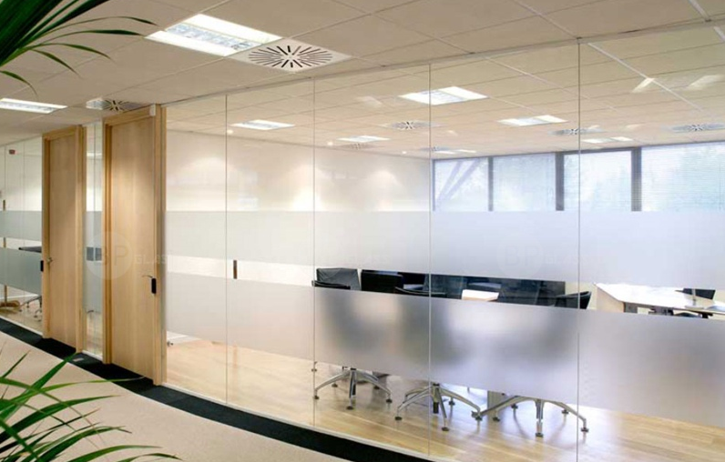 vách ngăn kính cường lực văn phòng đẹp