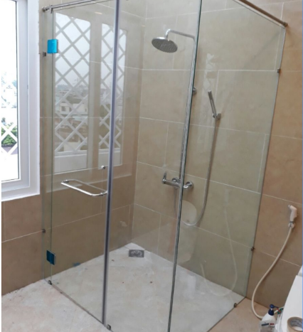 vách tắm kính đứng đẹp